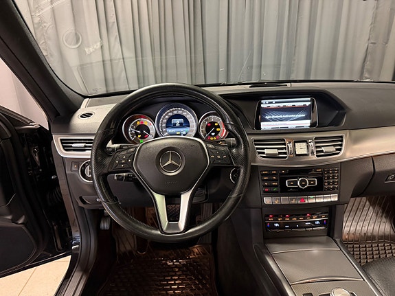 Mercedes-Benz E220 10 of 30
