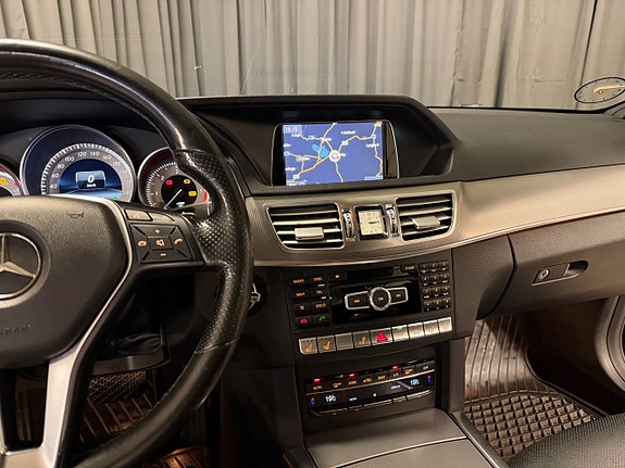 Mercedes-Benz E220 13 of 30