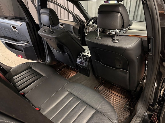 Mercedes-Benz E220 24 of 30