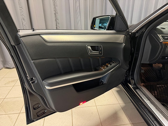 Mercedes-Benz E220 19 of 30