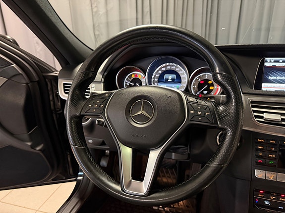 Mercedes-Benz E220 11 of 30