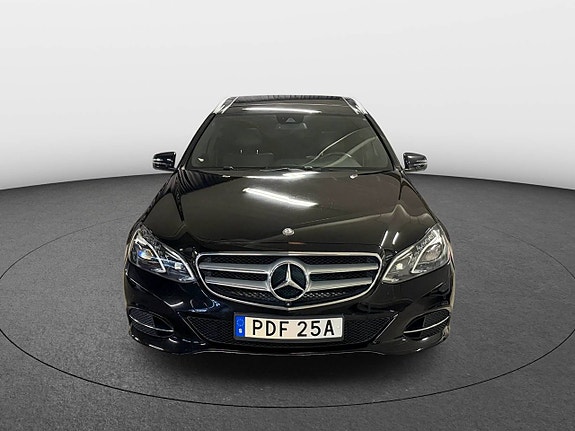 Mercedes-Benz E220 8 of 30