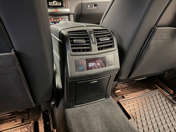 Mercedes-Benz E220 21 of 30
