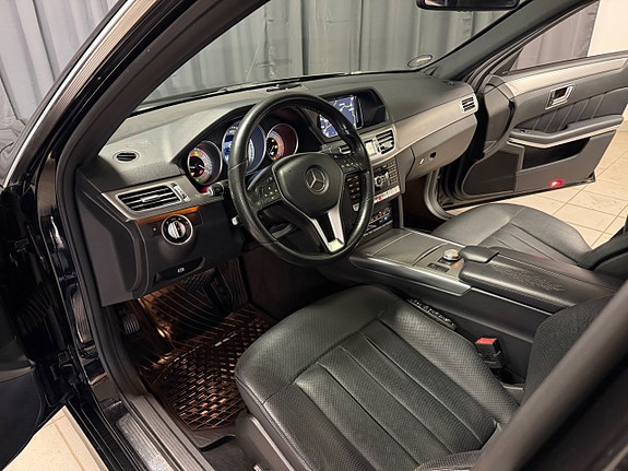 Mercedes-Benz E220 9 of 30