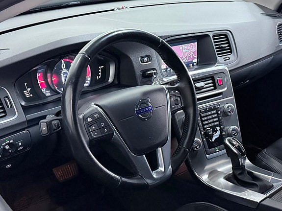 Volvo V60 2 of 5