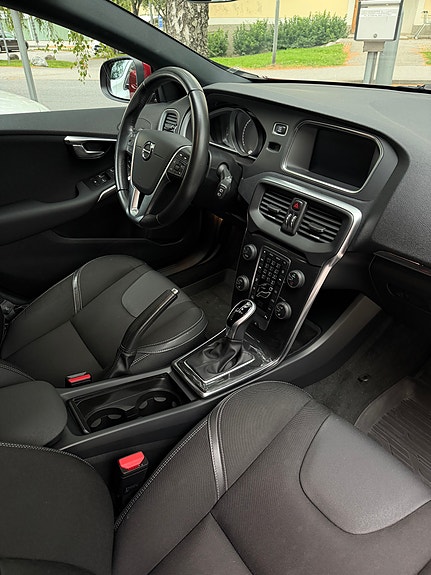 Volvo V40 12 of 24