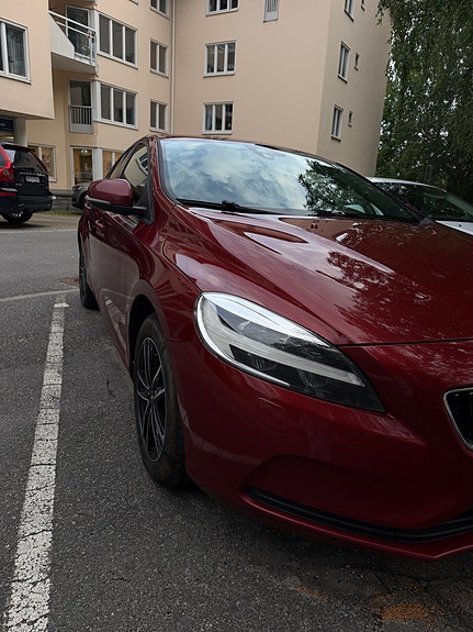 Volvo V40 2 of 5