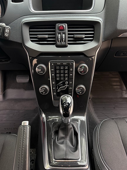 Volvo V40 8 of 24