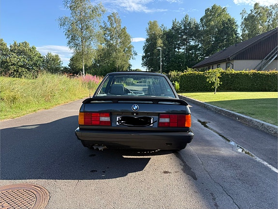 BMW 320 2 of 3