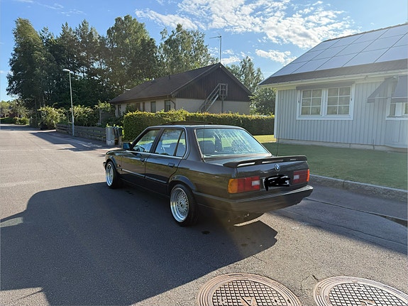 BMW 320 3 of 3