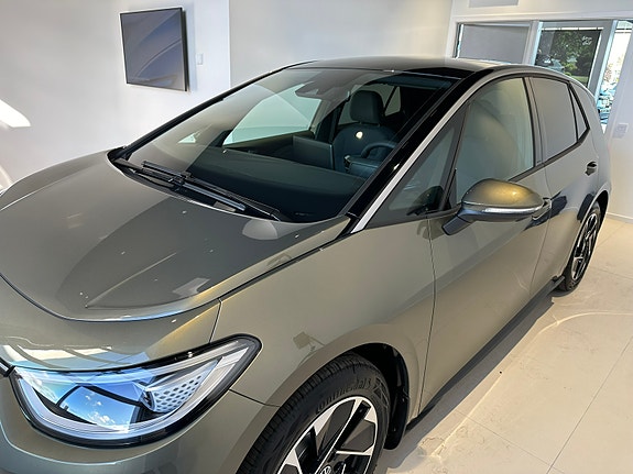 Volkswagen ID.3 3 of 5