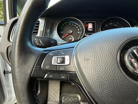 Volkswagen Golf VII 10 of 12