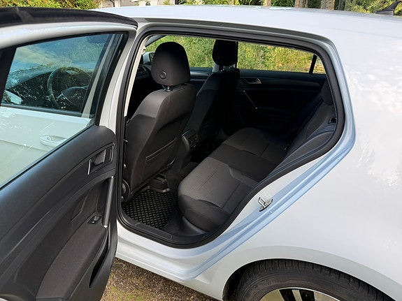 Volkswagen Golf VII 9 of 12