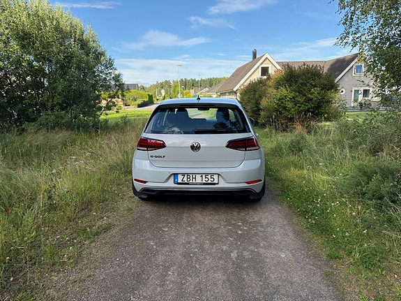Volkswagen Golf VII 6 of 12