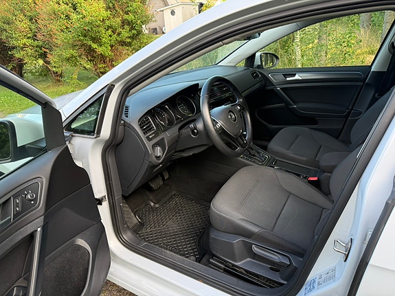 Volkswagen Golf VII 8 of 12