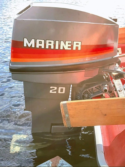 Klassisk sportbåt från sent 60tal med 20 hk Mariner – båtvagn ingår 7 of 8