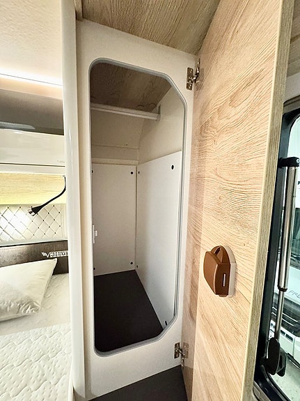 Mobilvetta K-YACHT KEA I 90 Automat Face-To-Face Solpanel Inverter Drag 4-bädd 26 of 30