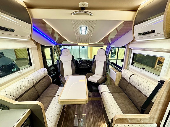 Mobilvetta K-YACHT KEA I 90 Automat Face-To-Face Solpanel Inverter Drag 4-bädd 9 of 30