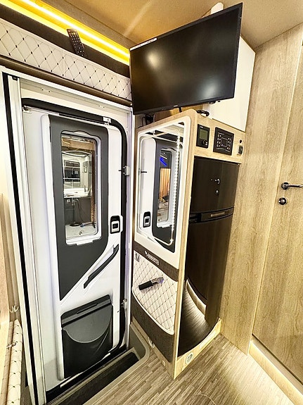 Mobilvetta K-YACHT KEA I 90 Automat Face-To-Face Solpanel Inverter Drag 4-bädd 15 of 30