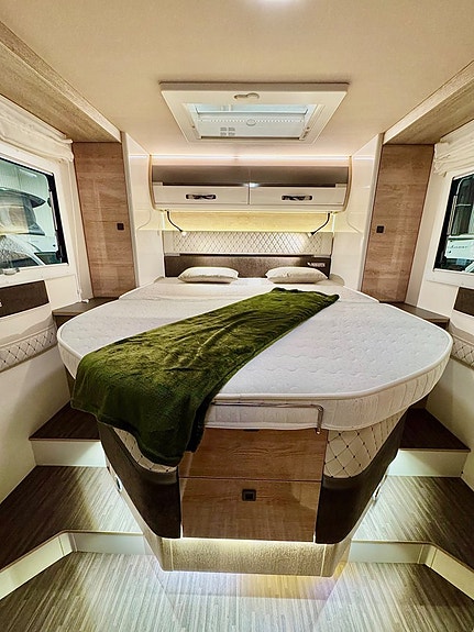 Mobilvetta K-YACHT KEA I 90 Automat Face-To-Face Solpanel Inverter Drag 4-bädd 24 of 30