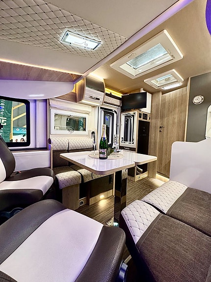 Mobilvetta K-YACHT KEA I 90 Automat Face-To-Face Solpanel Inverter Drag 4-bädd 13 of 30