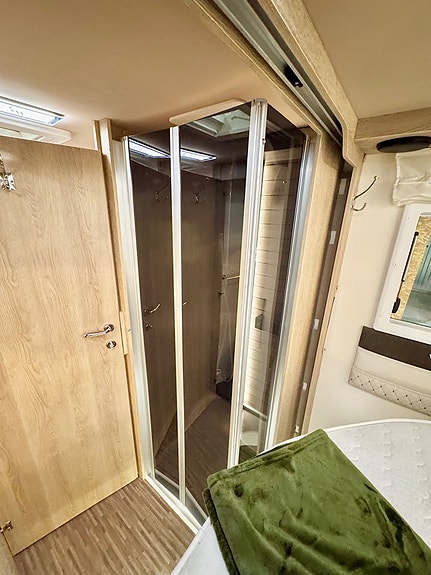 Mobilvetta K-YACHT KEA I 90 Automat Face-To-Face Solpanel Inverter Drag 4-bädd 23 of 30