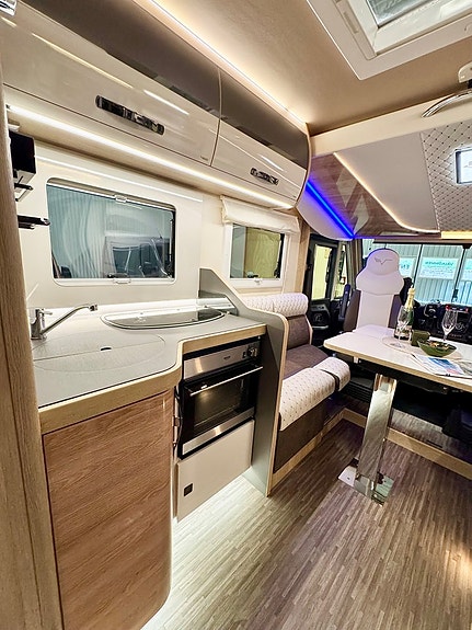 Mobilvetta K-YACHT KEA I 90 Automat Face-To-Face Solpanel Inverter Drag 4-bädd 29 of 30