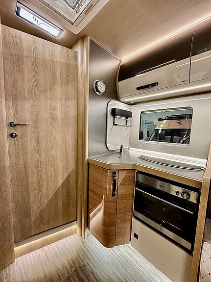 Mobilvetta K-YACHT KEA I 90 Automat Face-To-Face Solpanel Inverter Drag 4-bädd 17 of 30