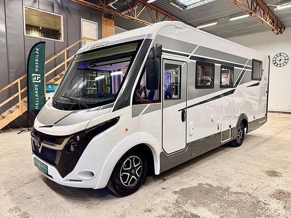 Mobilvetta K-YACHT KEA I 90 Automat Face-To-Face Solpanel Inverter Drag 4-bädd 2 of 30