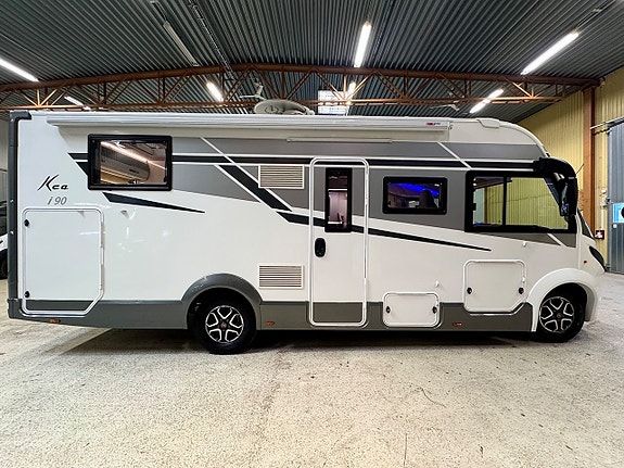Mobilvetta K-YACHT KEA I 90 Automat Face-To-Face Solpanel Inverter Drag 4-bädd 3 of 30