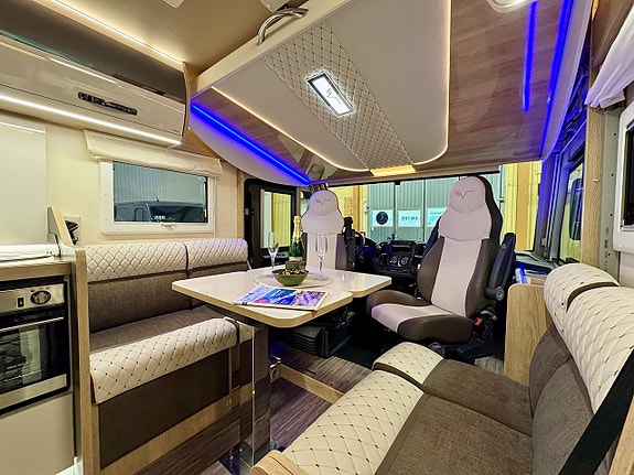 Mobilvetta K-YACHT KEA I 90 Automat Face-To-Face Solpanel Inverter Drag 4-bädd 11 of 30
