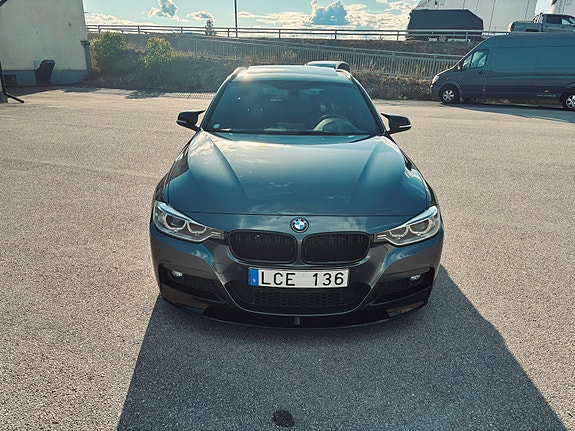 BMW 328i 4 of 5