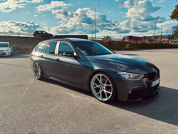 BMW 328i 2 of 5