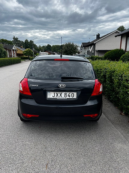 Kia Ceed 2 of 5