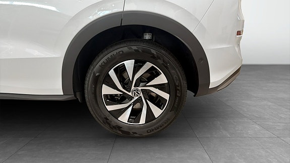 Volkswagen T-Roc 6 of 12