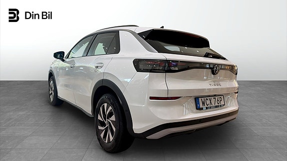 Volkswagen T-Roc 2 of 5