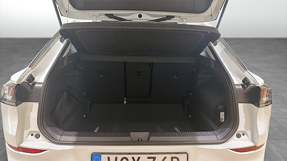 Volkswagen T-Roc 12 of 12