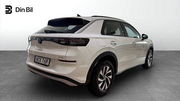 Volkswagen T-Roc 3 of 5