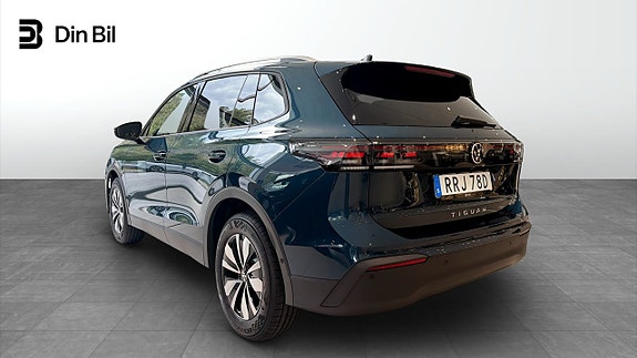 Volkswagen Tiguan 2 of 5