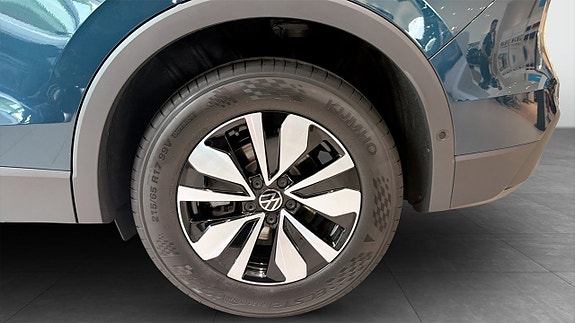 Volkswagen Tiguan 6 of 12