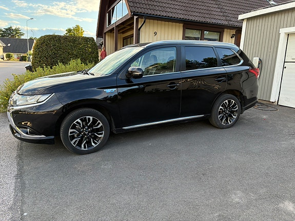 Mitsubishi Outlander 3 of 5