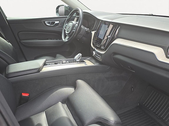 Volvo XC60 19 of 22