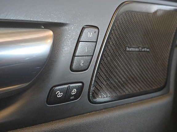 Volvo XC60 18 of 22