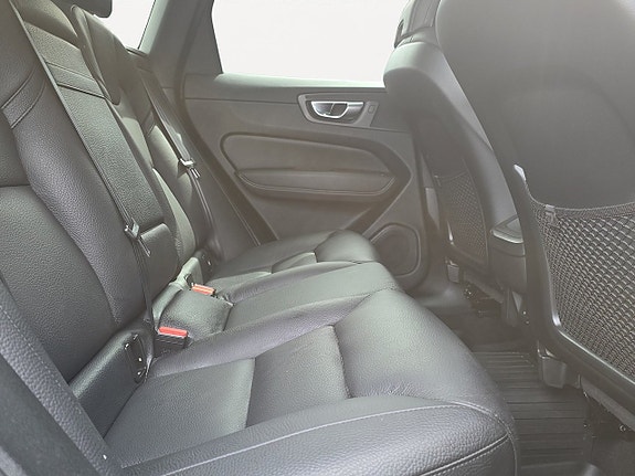 Volvo XC60 17 of 22