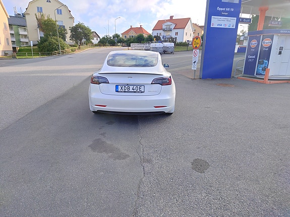 Tesla Model 3 3 of 5