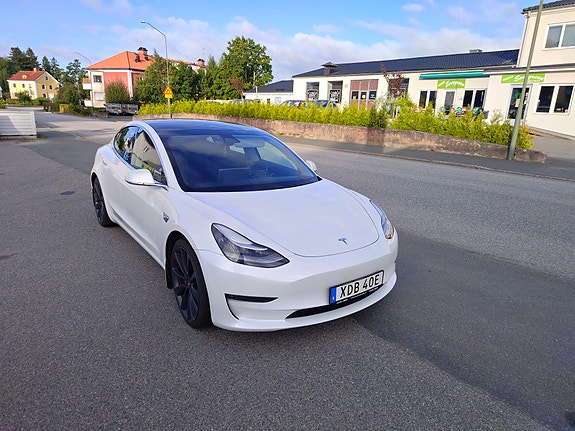 Tesla Model 3 2 of 5