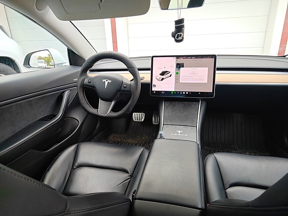 Tesla Model 3 6 of 7
