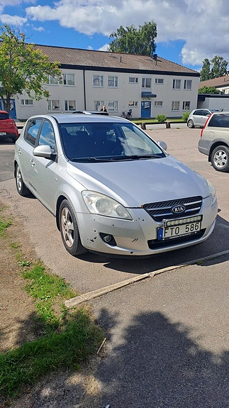 Kia Ceed 2 of 5
