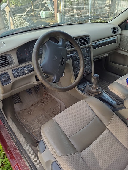 Volvo V70 4 of 5