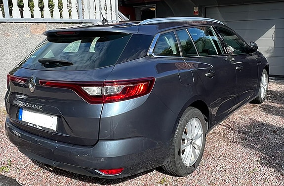 Renault Megane IV 2 of 5